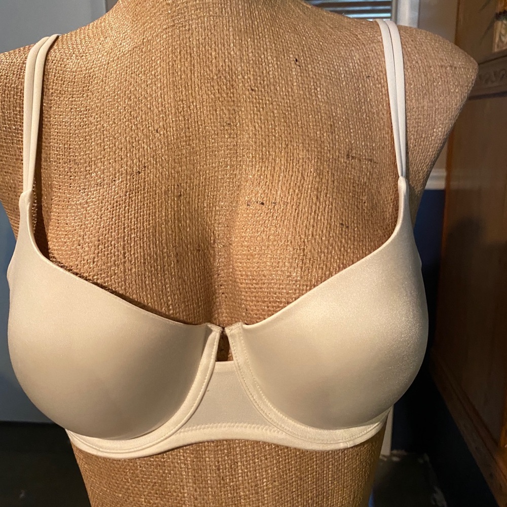 Victoria's Secret Very Sexy, Push-up Bra. Underwire 34 D